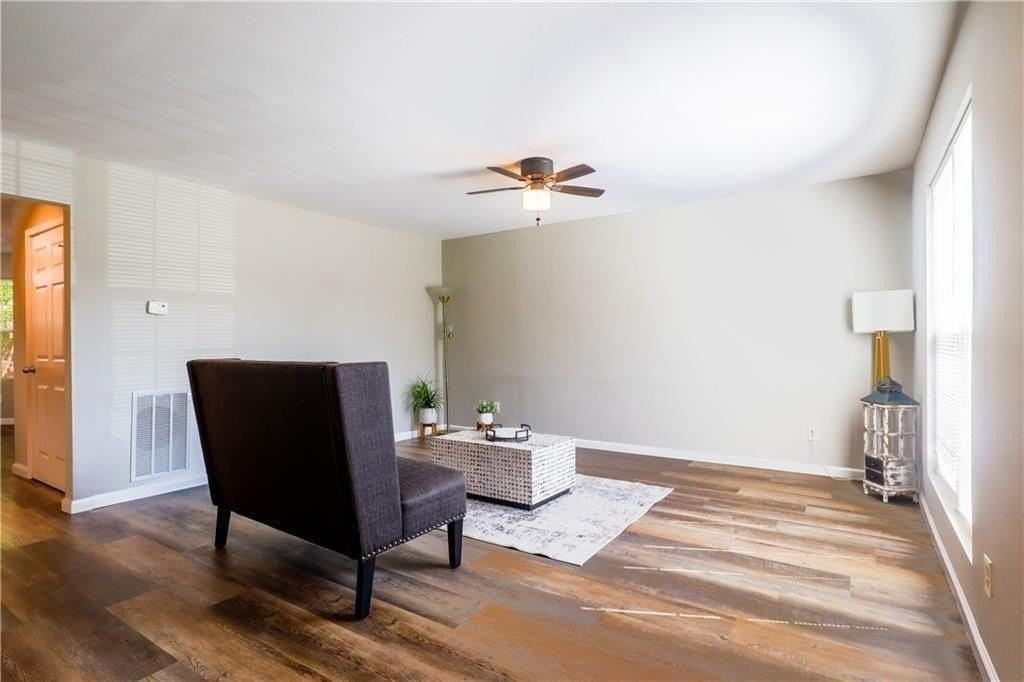 5823 Strathmoor Manor Cir - Photo 2 of 18