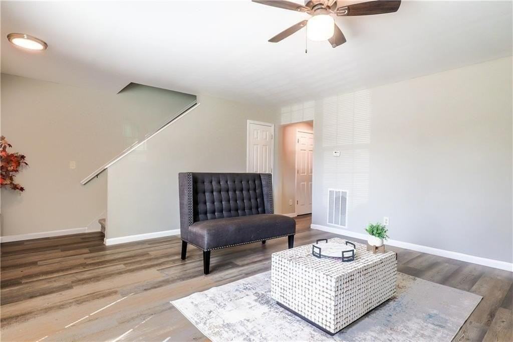 5823 Strathmoor Manor Cir - Photo 3 of 18