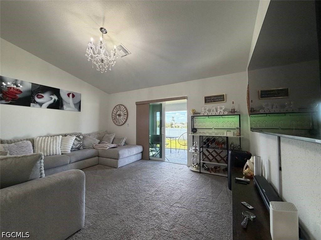 926 Ne 33rd St - Photo 3 of 22