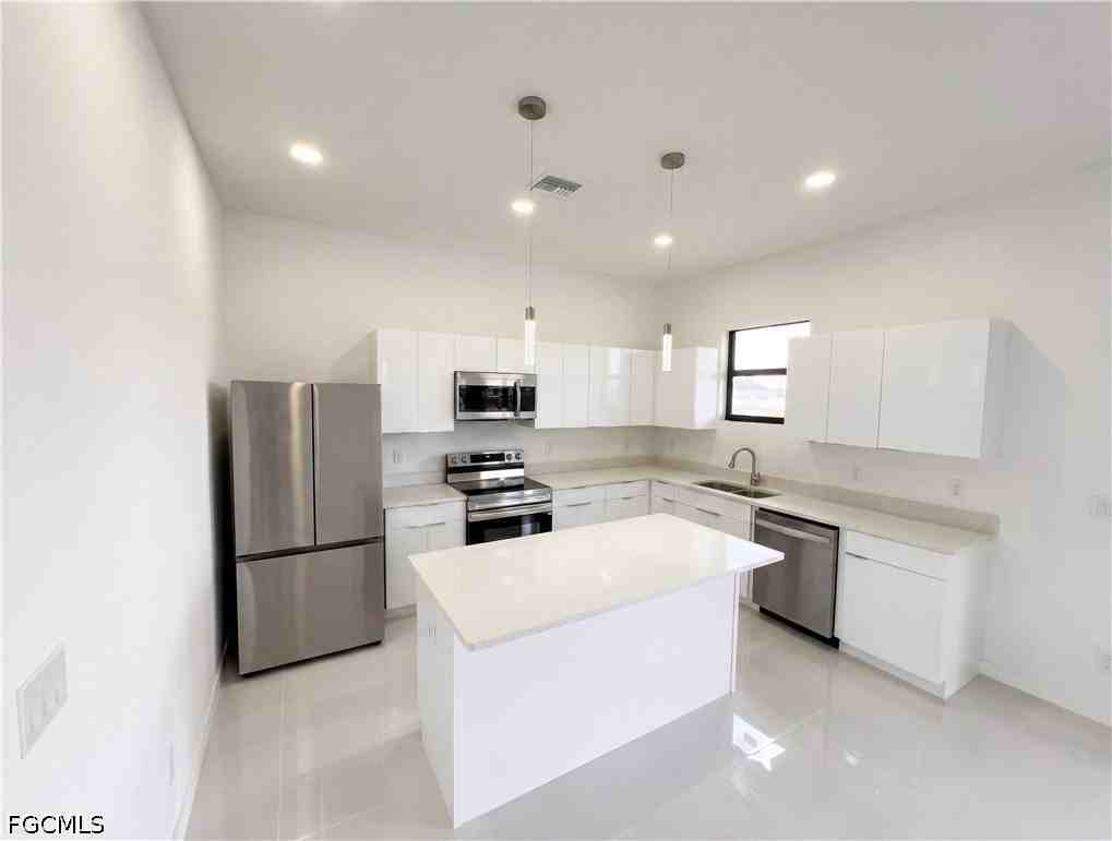 4402 Nw 34th Ter - Photo 3 of 24