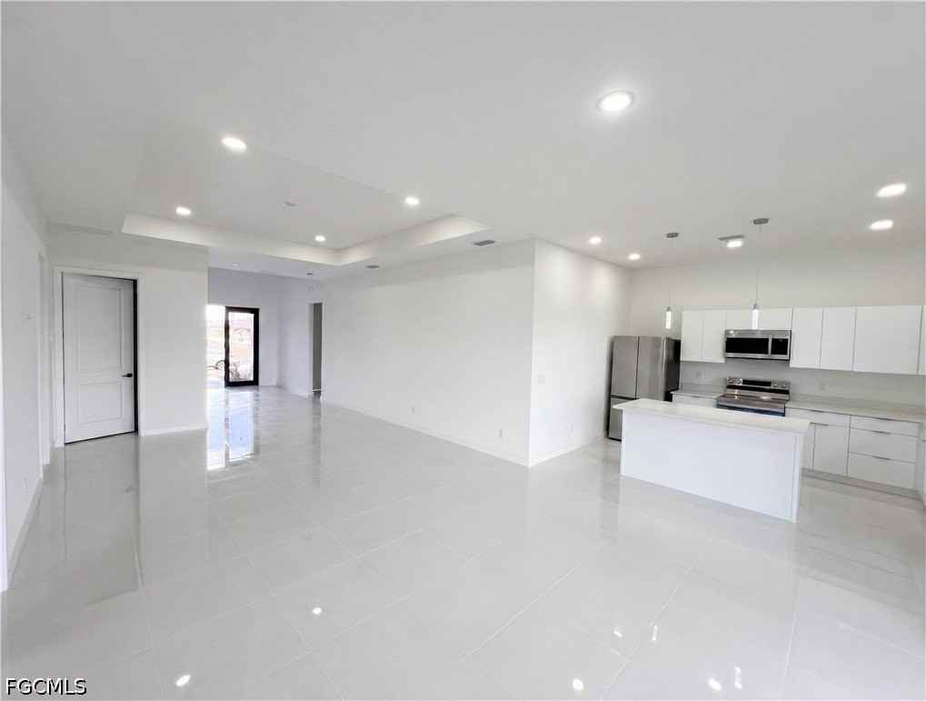 4402 Nw 34th Ter - Photo 4 of 24