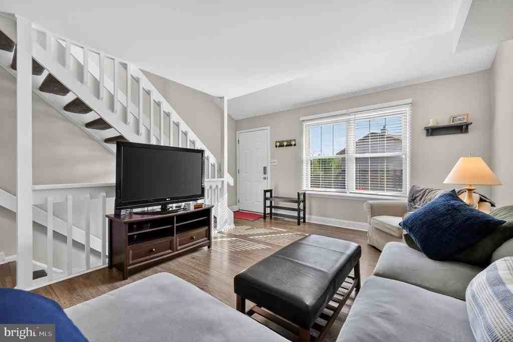 4906 Catamaran Ct - Photo 2 of 28