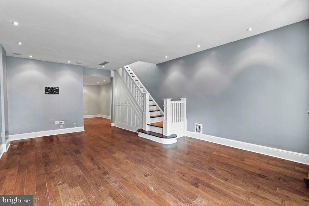 2443 E Cumberland St - Photo 3 of 19