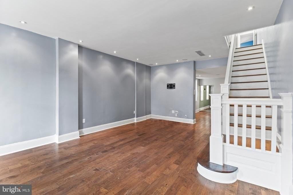 2443 E Cumberland St - Photo 4 of 19