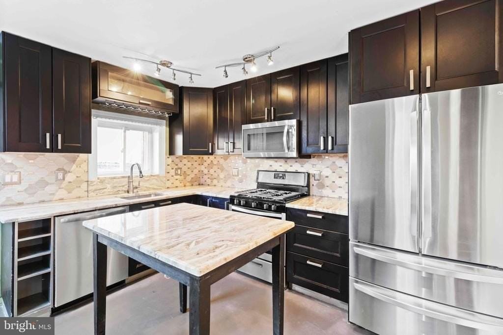 2443 E Cumberland St - Photo 6 of 19