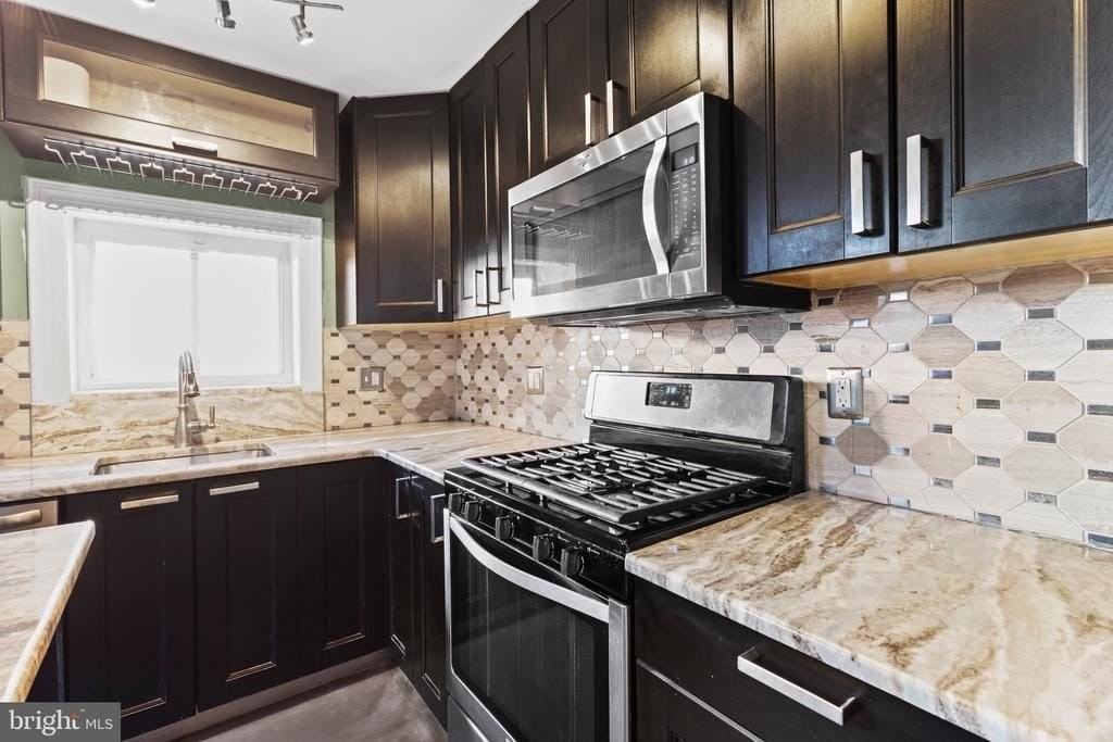 2443 E Cumberland St - Photo 7 of 19