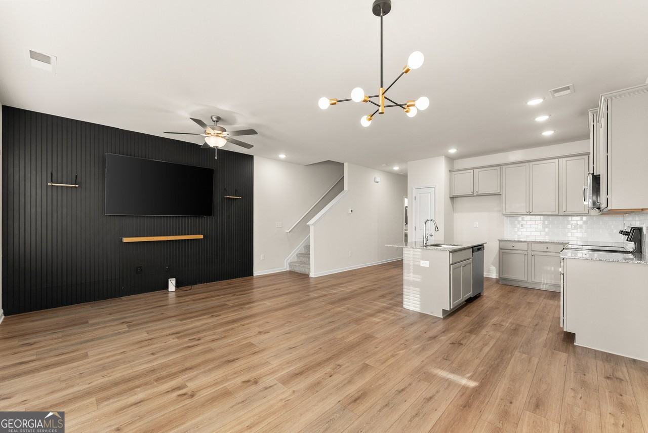 76 Regent Park - Photo 6 of 42