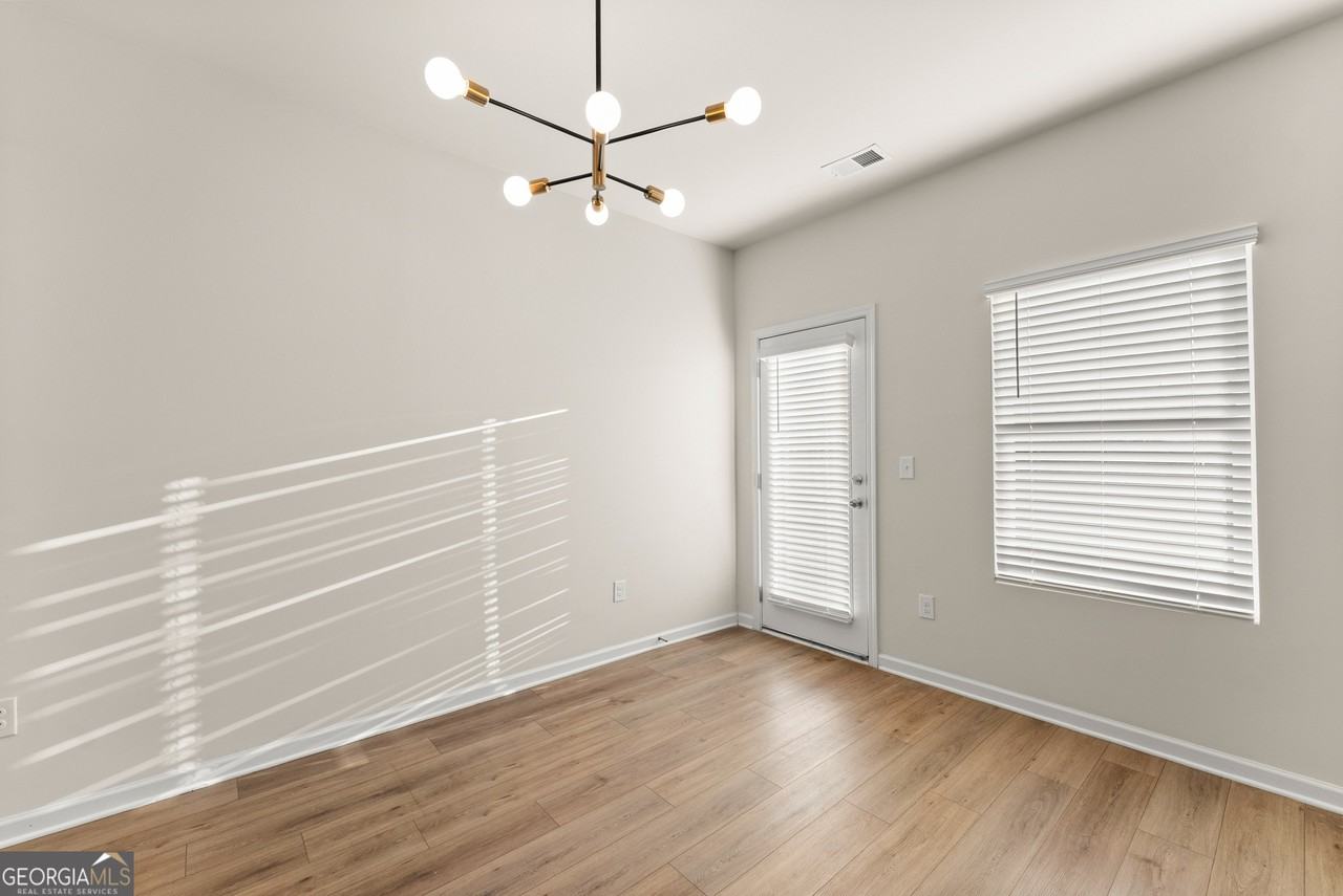 76 Regent Park - Photo 7 of 42