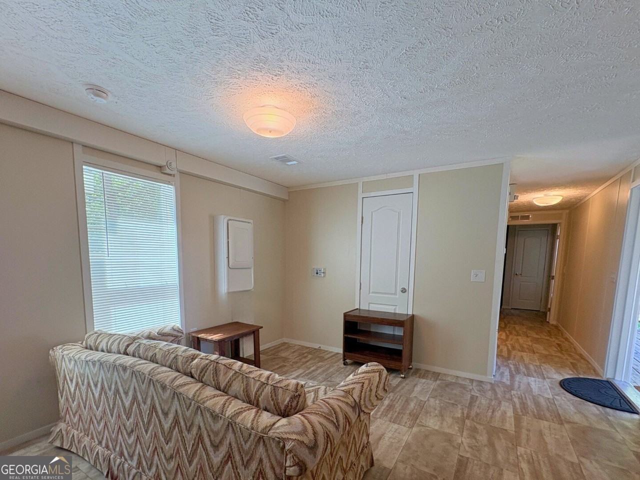 203 Sloan St - Photo 6 of 11