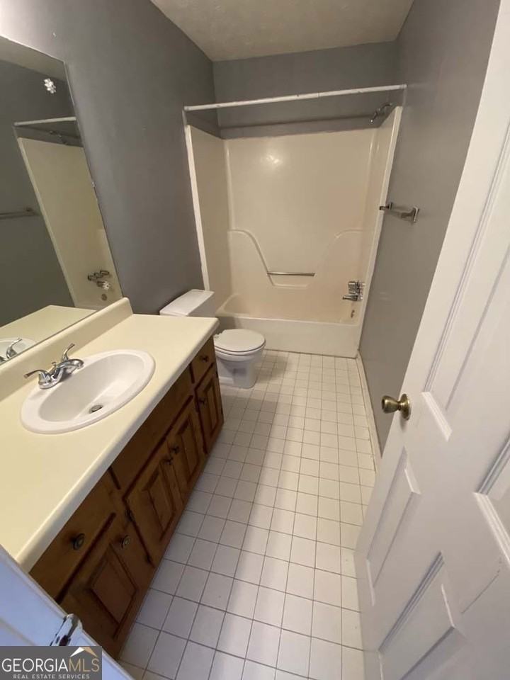 180 Berlin Ct - Photo 7 of 10