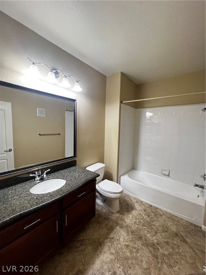 1725 Queen Victoria St #204 - Photo 7 of 20