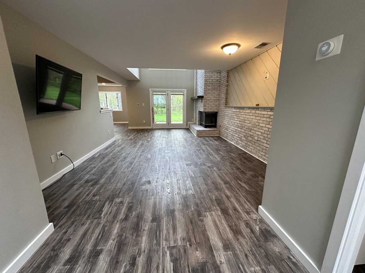 212 Holly Ln - Photo 2 of 33