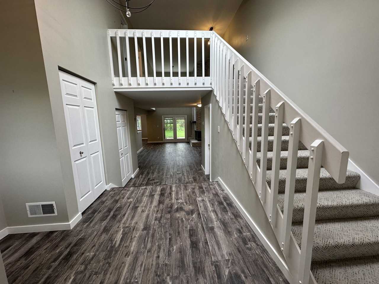 212 Holly Ln - Photo 3 of 33