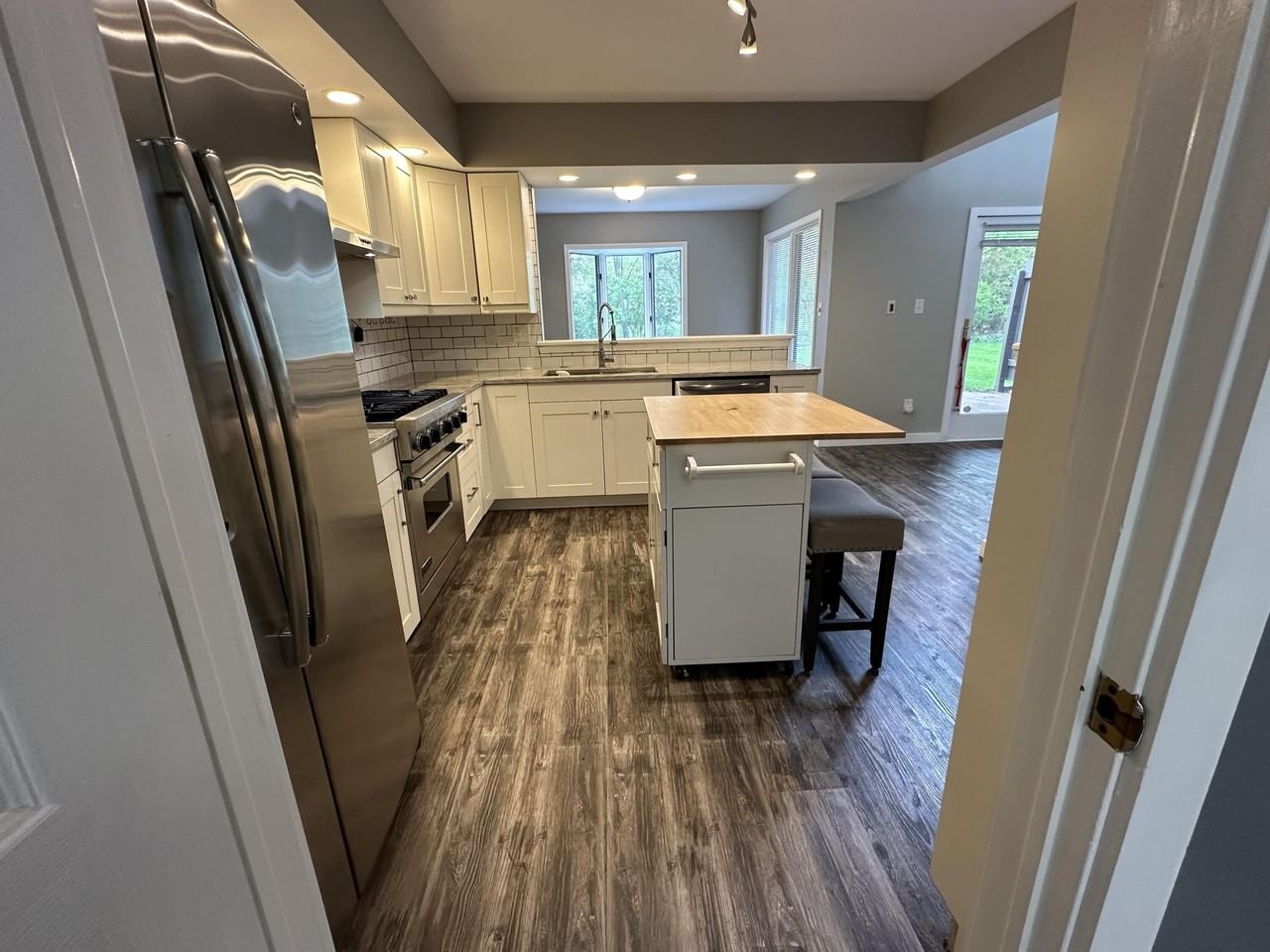 212 Holly Ln - Photo 5 of 33