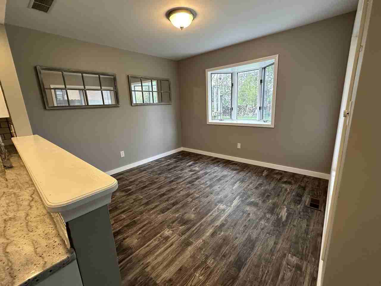 212 Holly Ln - Photo 6 of 33