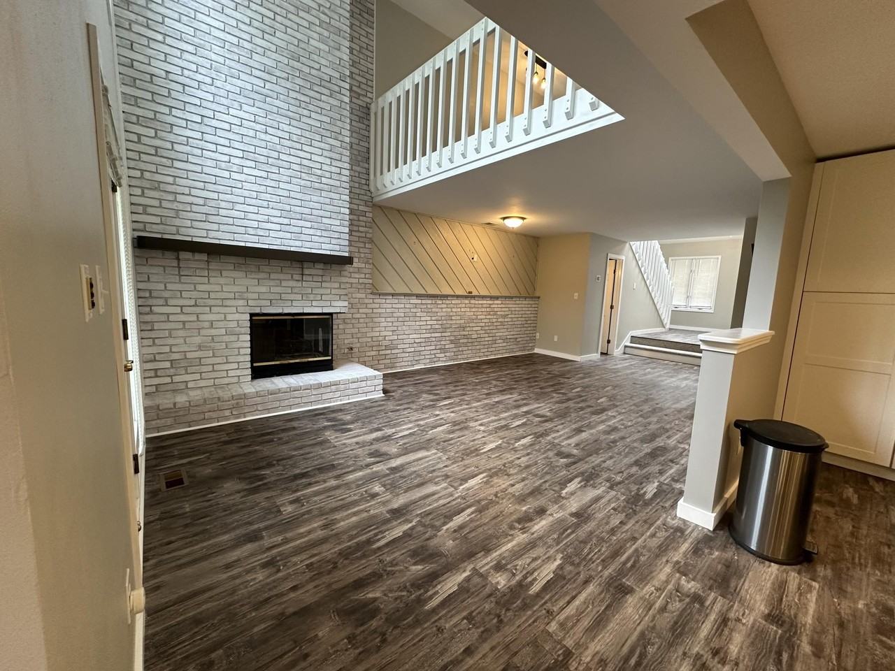 212 Holly Ln - Photo 7 of 33