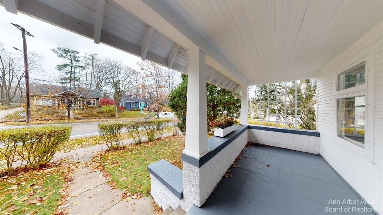 1705 Jackson Ave - Photo 2 of 33