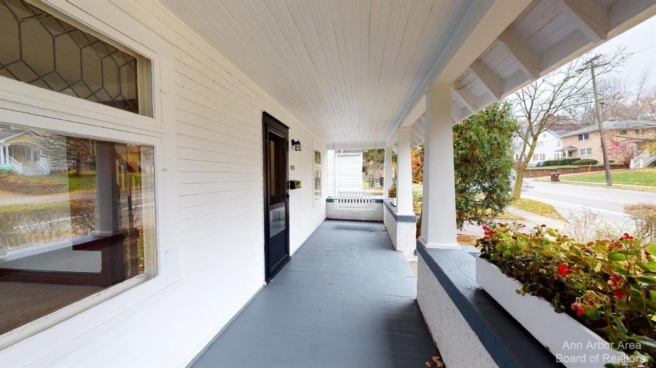 1705 Jackson Ave - Photo 3 of 33