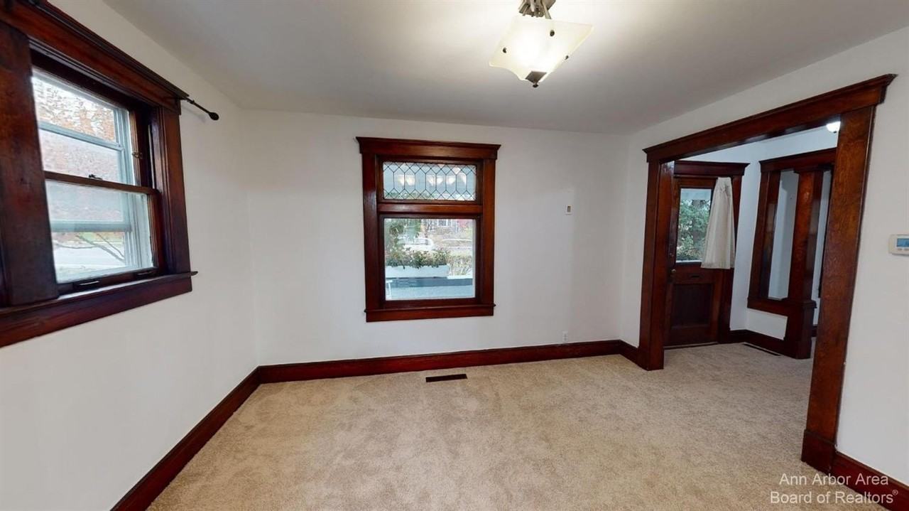 1705 Jackson Ave - Photo 6 of 33