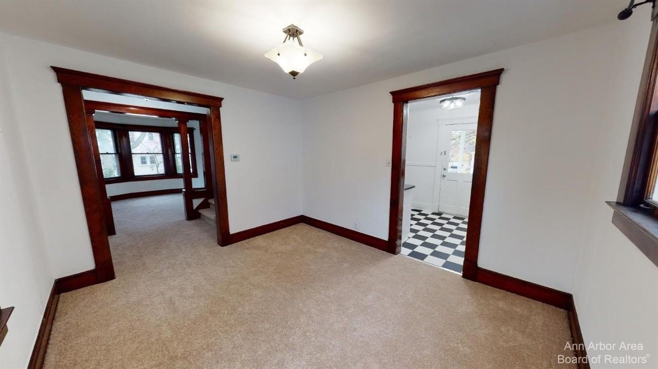 1705 Jackson Ave - Photo 7 of 33