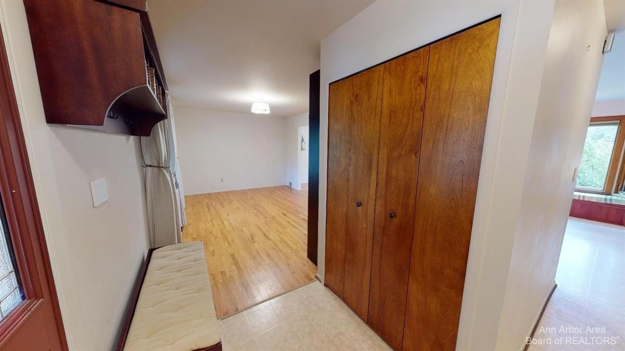 2235 Prairie St - Photo 5 of 34