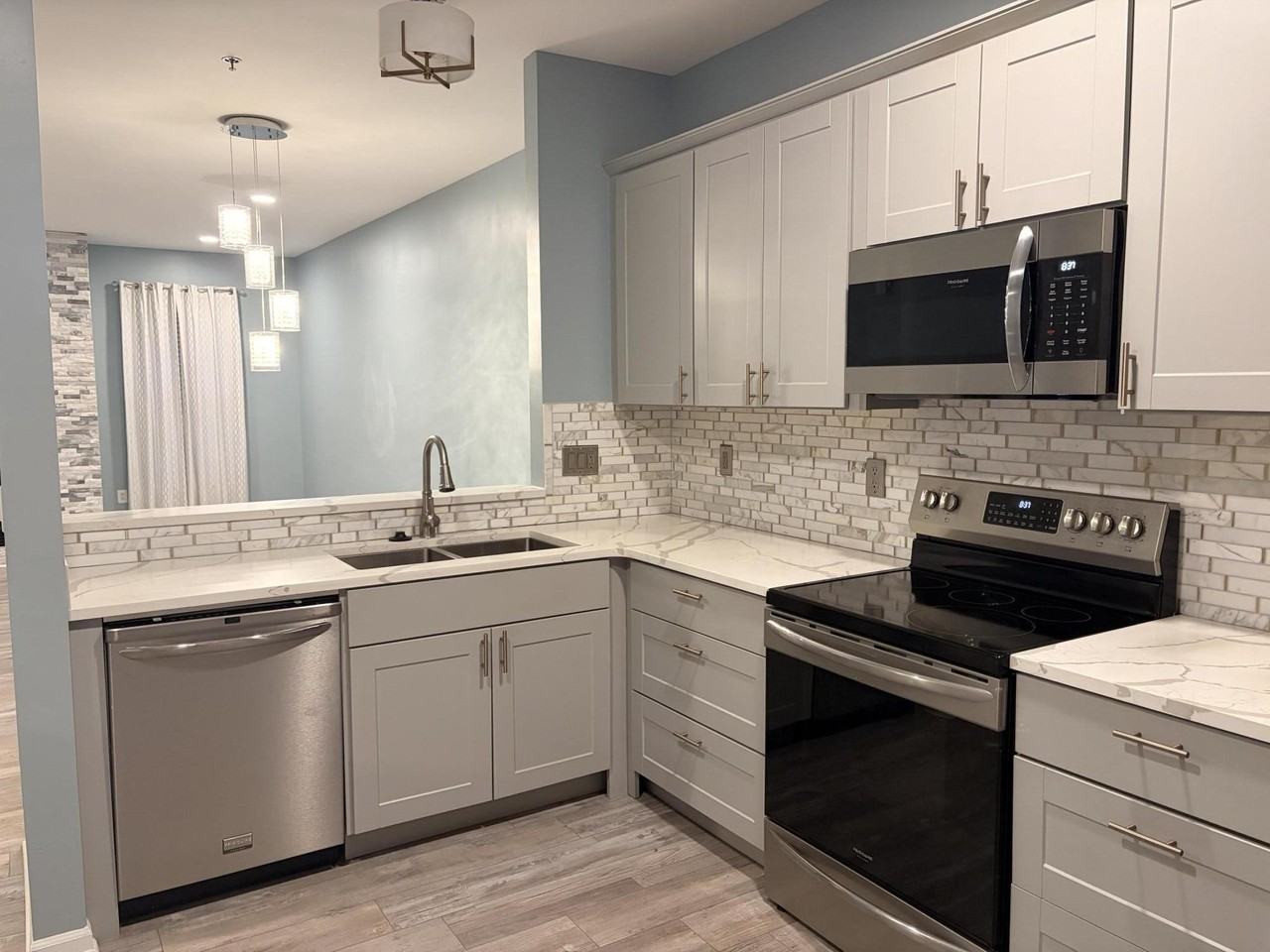 25582 Saint James - Photo 2 of 12