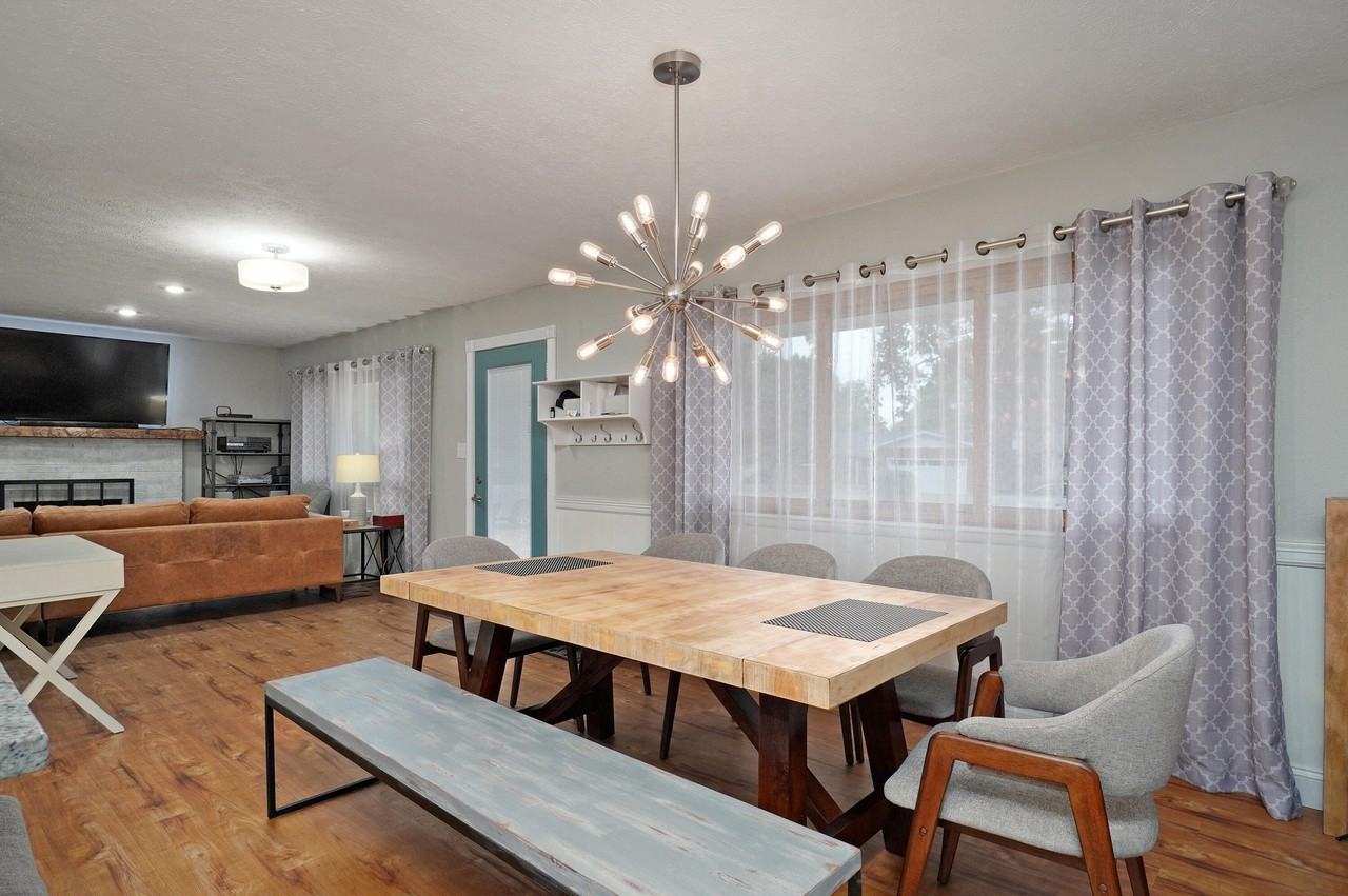 2422 S Kickapoo Ave - Photo 6 of 35