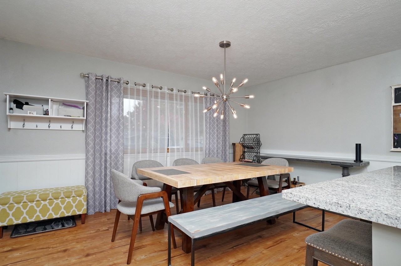 2422 S Kickapoo Ave - Photo 7 of 35