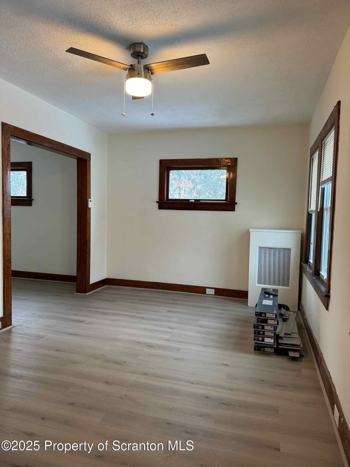 1116 Fairfield St - Photo 6 of 11