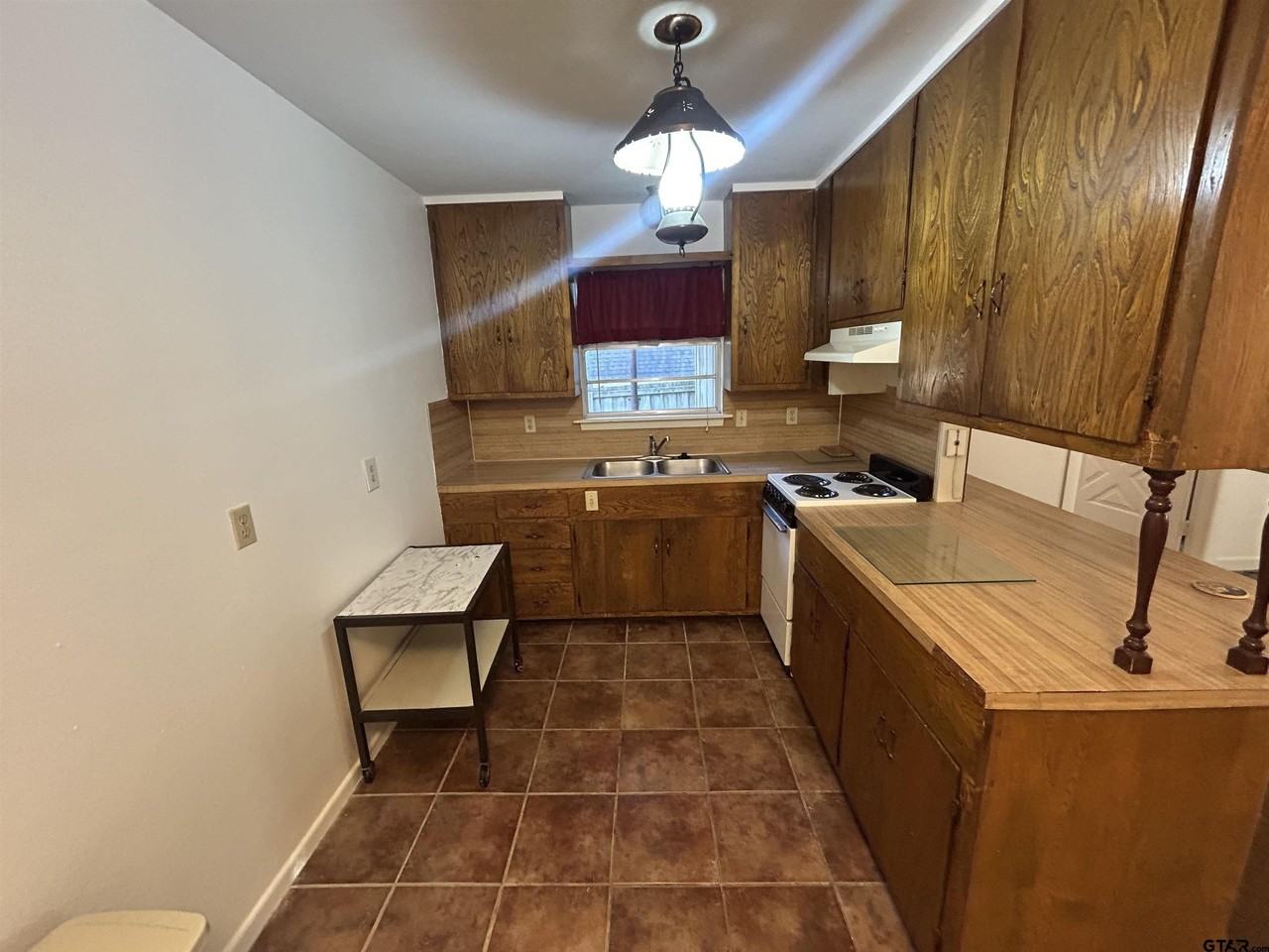 1515 1/2 San Antonio St - Photo 3 of 7