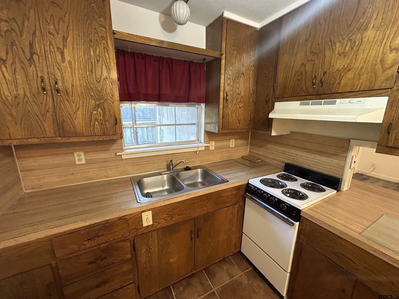 1515 1/2 San Antonio St - Photo 4 of 7