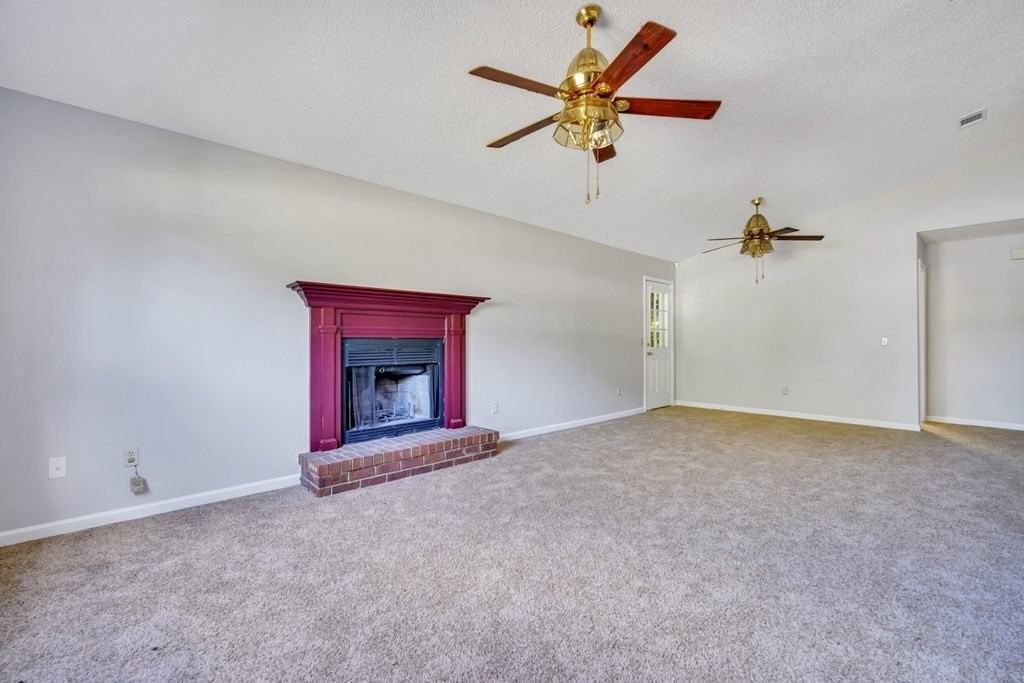 1109 Tomahawk Trl - Photo 2 of 17