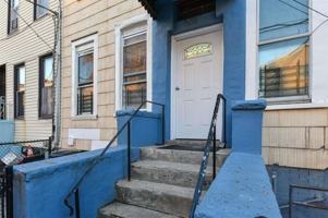 featured image of 531 28th St #5