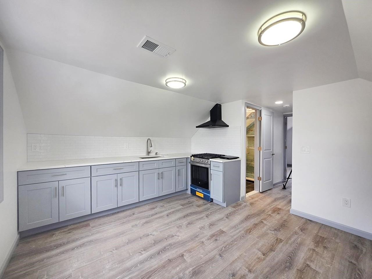 170 Sunset Ave - Photo 2 of 13