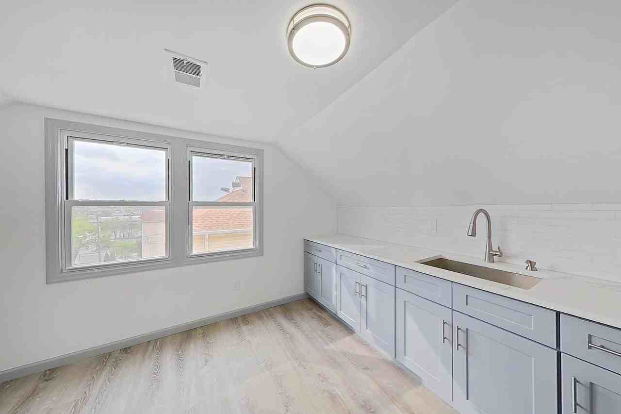 170 Sunset Ave - Photo 6 of 13