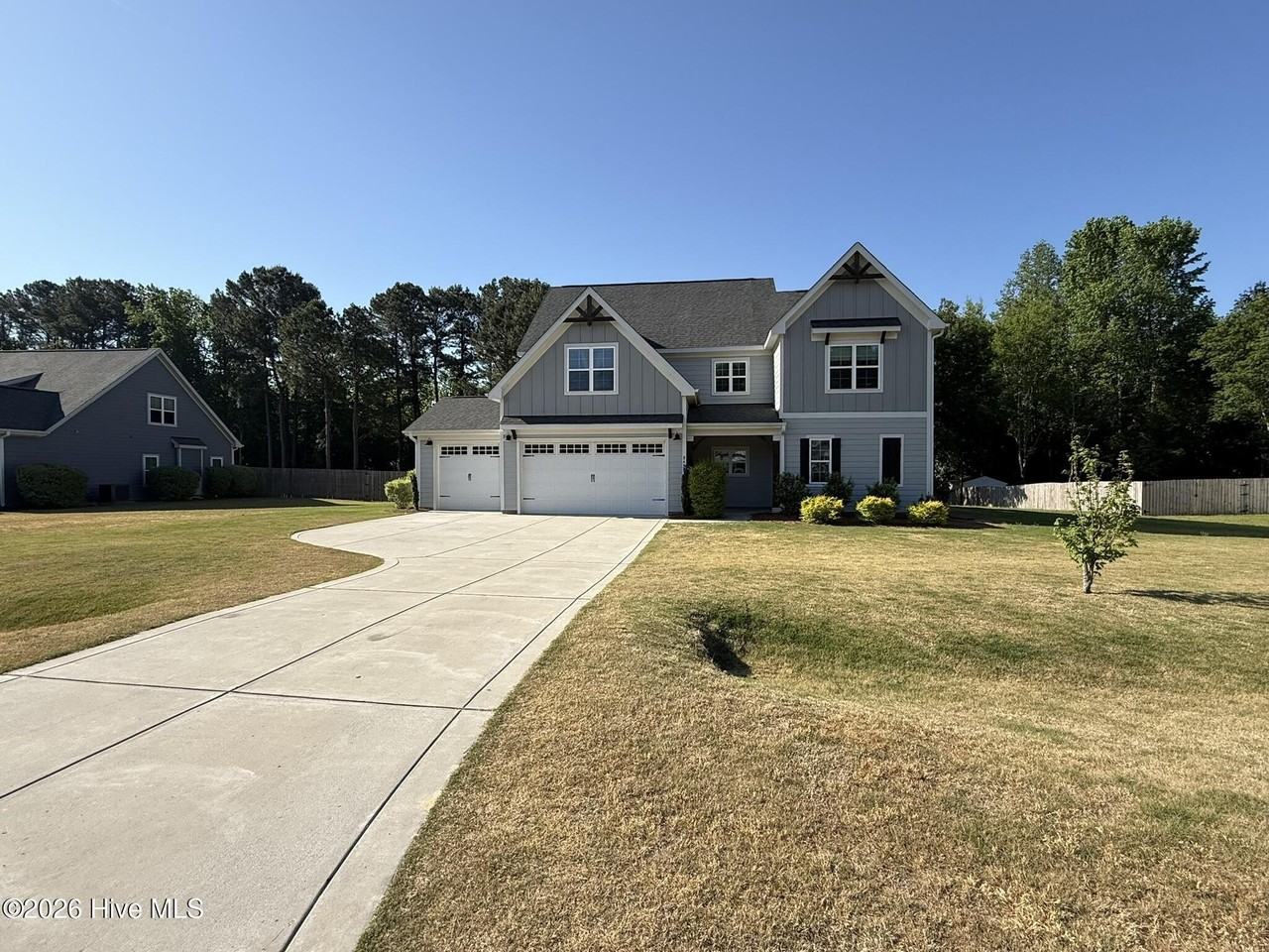 845 Warwick Ln - Photo 4 of 45