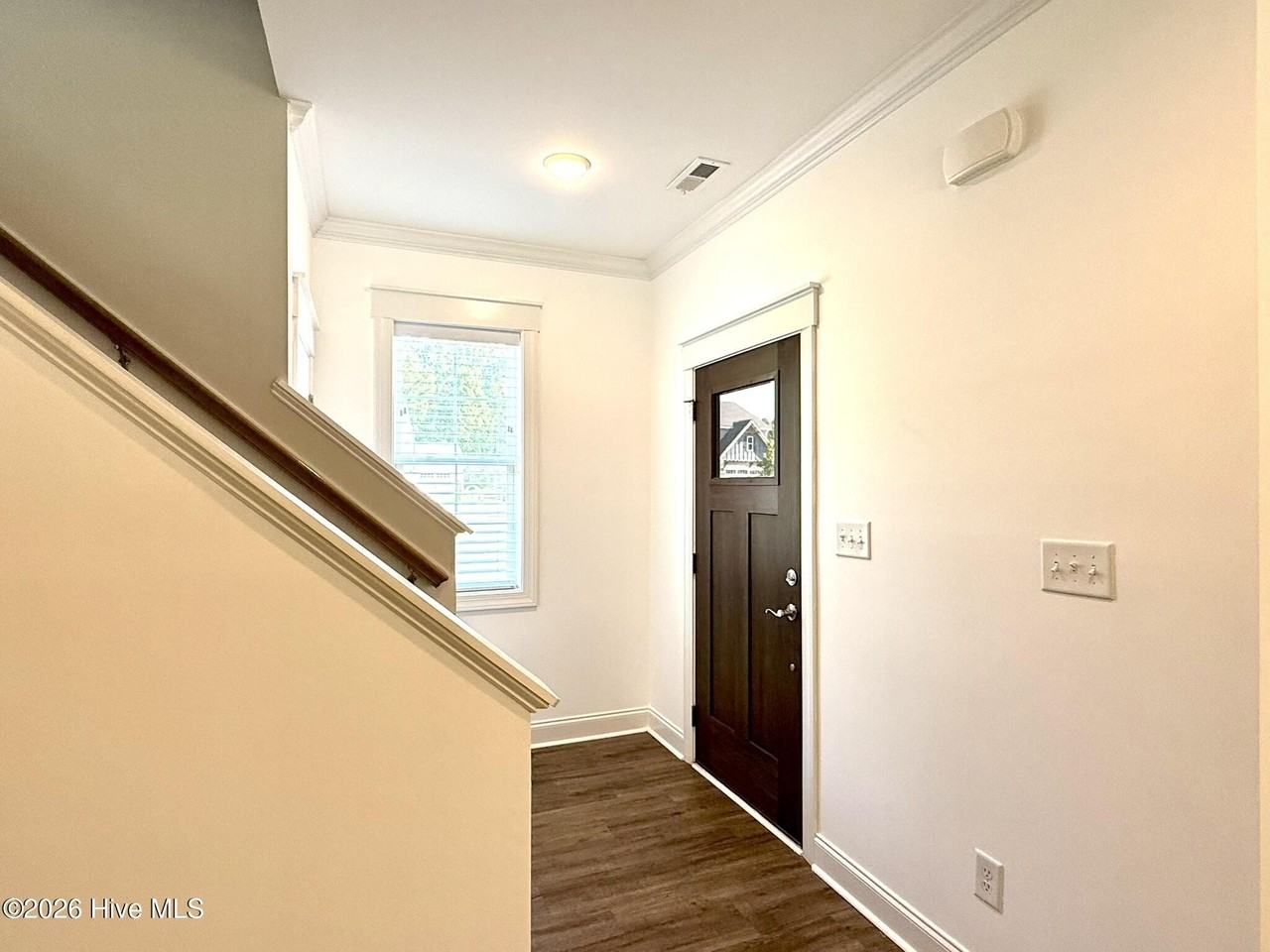 845 Warwick Ln - Photo 6 of 45