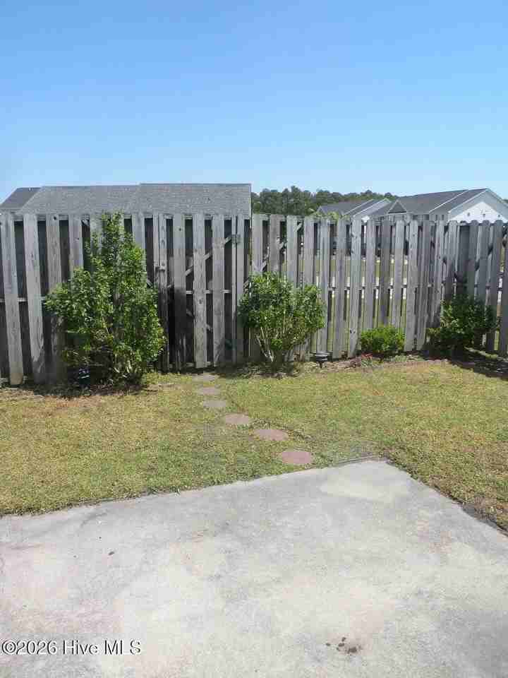 220 John Ct - Photo 2 of 15