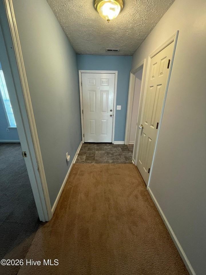 220 John Ct - Photo 4 of 15