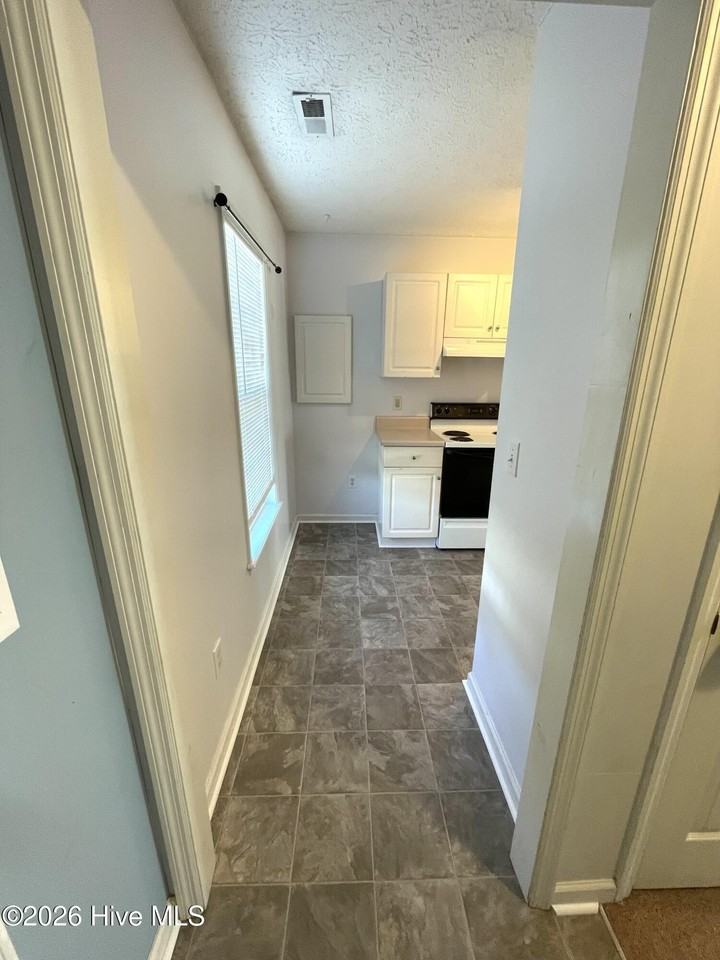 220 John Ct - Photo 5 of 15
