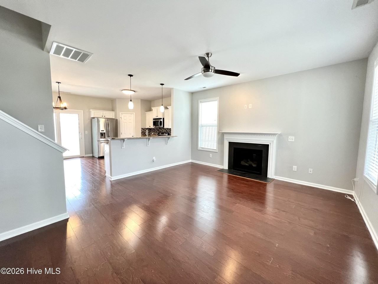 438 Riviera Dr - Photo 2 of 26