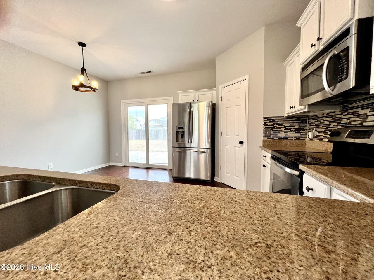 438 Riviera Dr - Photo 4 of 26