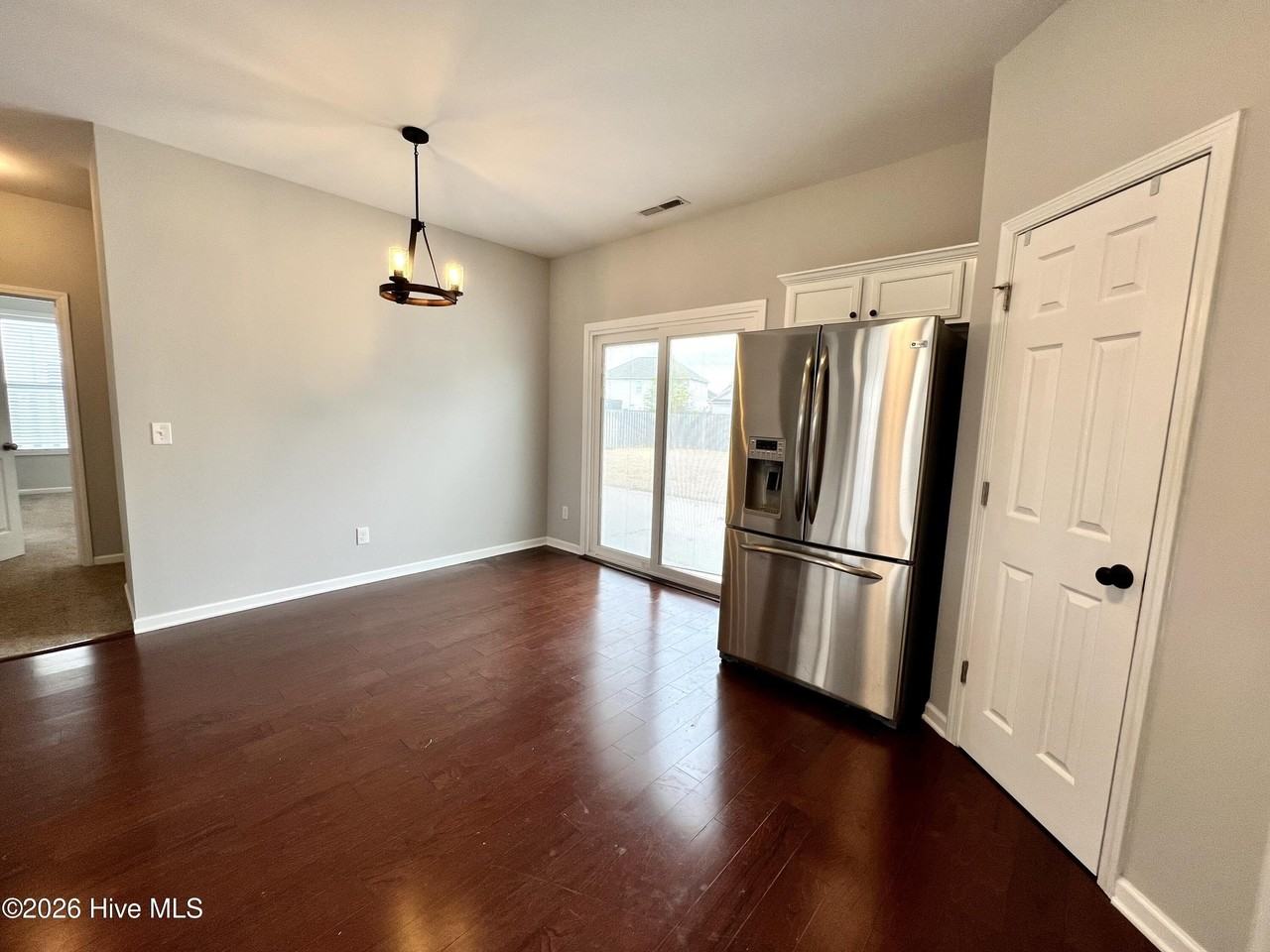 438 Riviera Dr - Photo 5 of 26