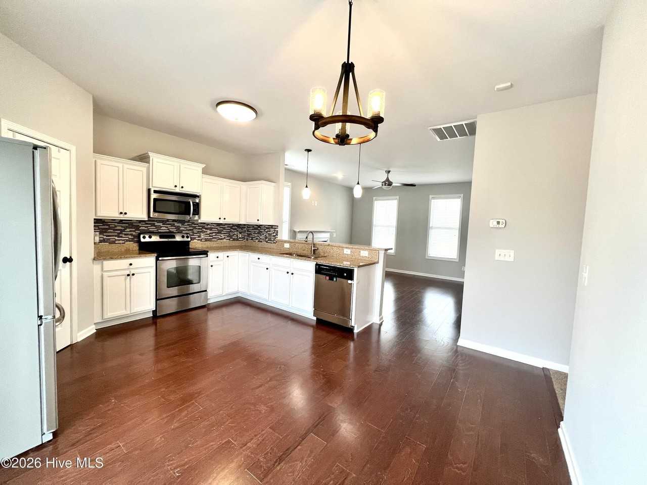 438 Riviera Dr - Photo 6 of 26