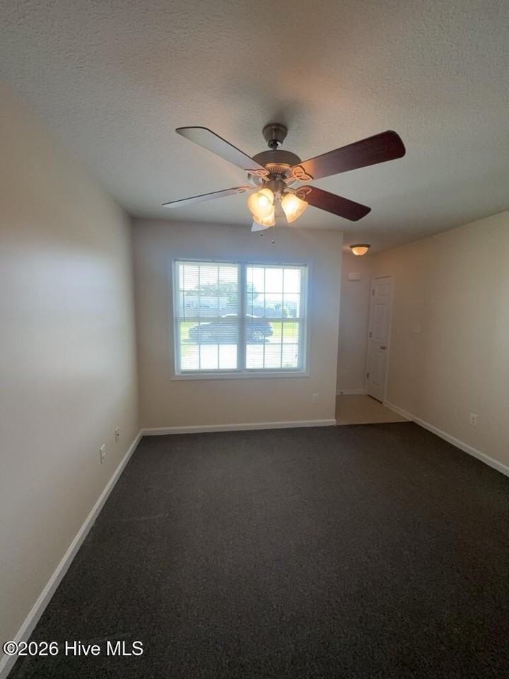 204 Angus Ln - Photo 4 of 16