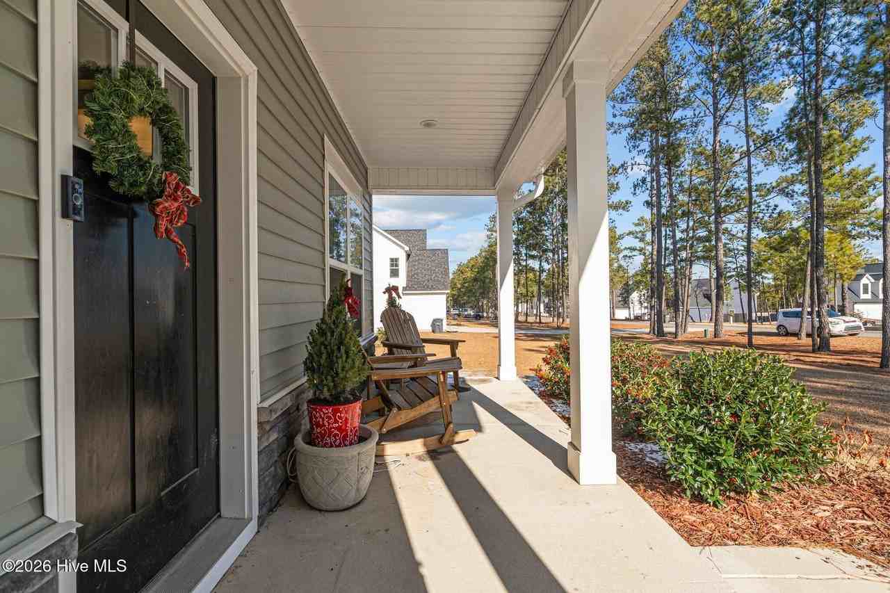 451 Gretchen Rd - Photo 4 of 41