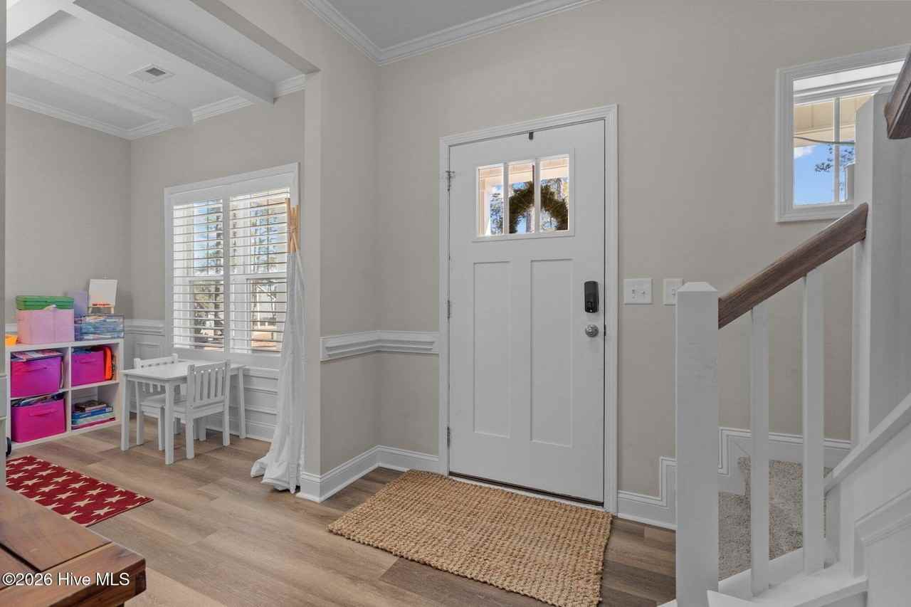 451 Gretchen Rd - Photo 7 of 41