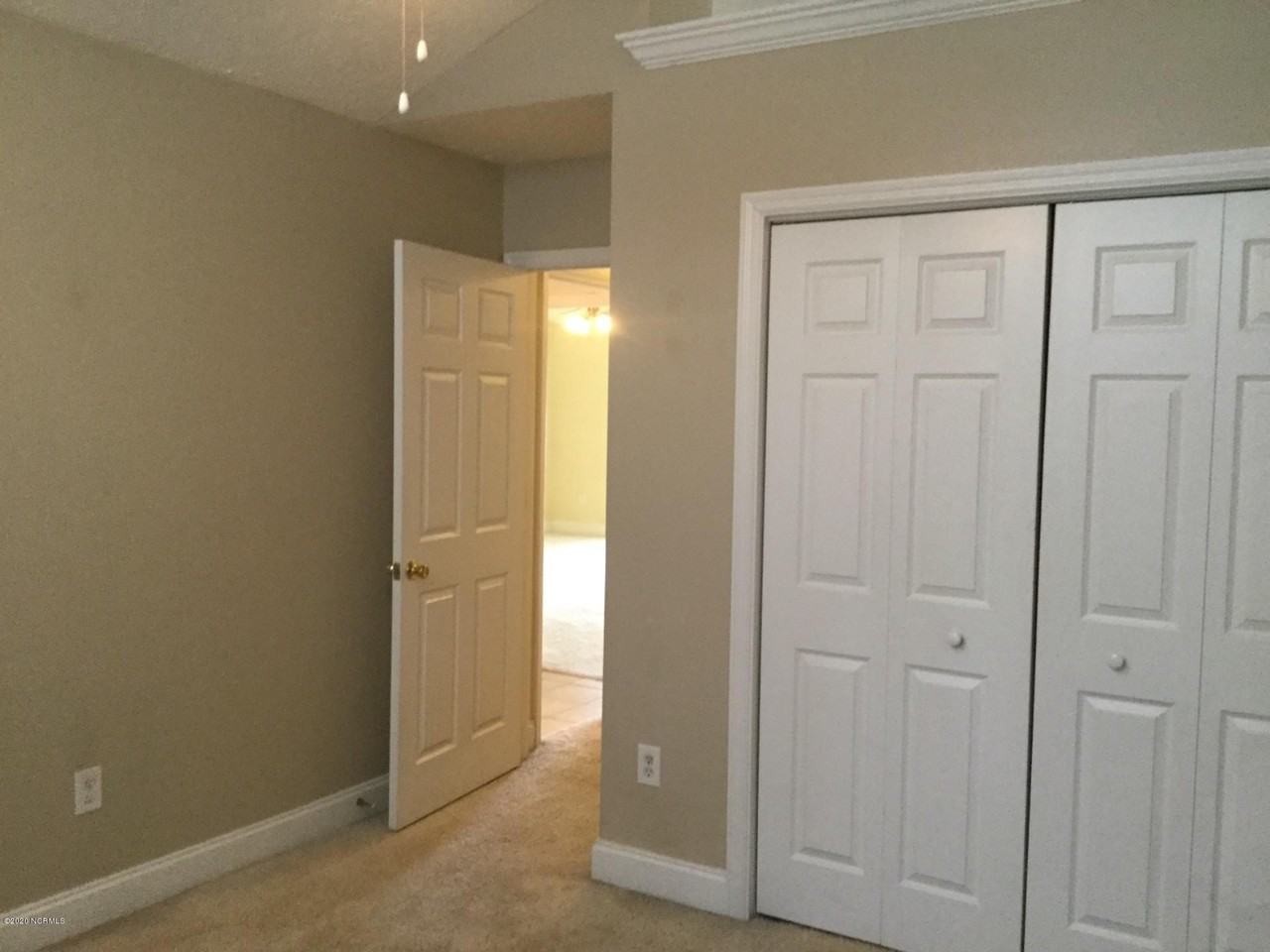 115 Manchester Rd - Photo 3 of 17