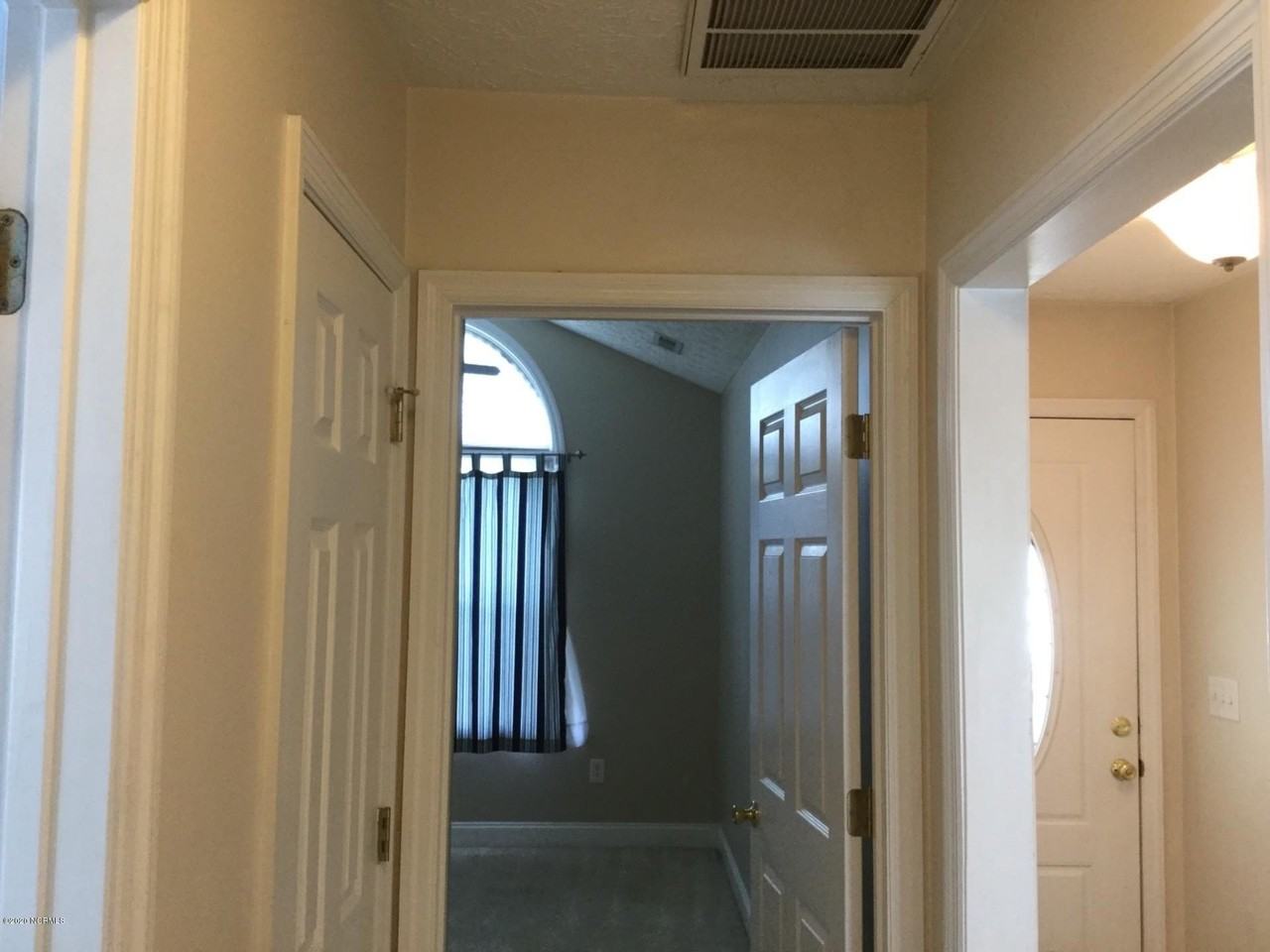 115 Manchester Rd - Photo 4 of 17