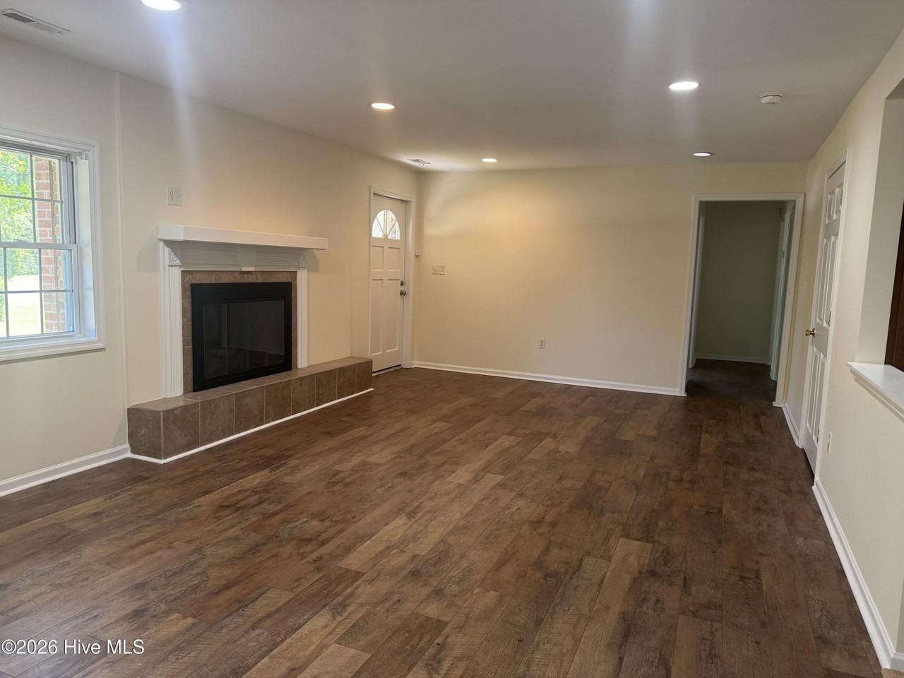 950 Perrytown Rd - Photo 2 of 21